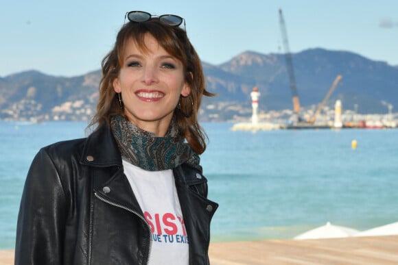 Elodie Varlet de la série "Plus Belle La Vie" sur la croisette lors de la 2e édition du "Canneseries" à Cannes, le 7 avril 2019. © Bruno Bébert/Bestimage