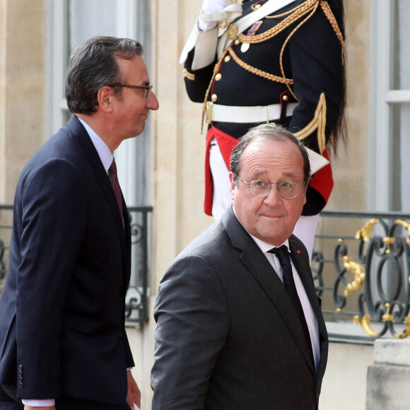 L'ancien président français, François Hollande arrive au palais présidentiel de l'Élysée, à Paris, le 7 mai 2022, pour assister à la cérémonie d'investiture d'Emmanuel Macron comme président français, suite à sa réélection le 24 avril dernier © Stéphane Lemouton/Bestimage 
