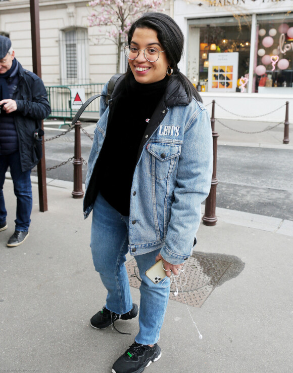 Melha Bedia, la soeur de Ramzy, arrive aux studios de la radio RTL à Paris le 12 mars 2020. © Panoramic / Bestimage 