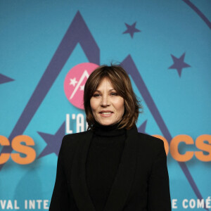 Mathilde Seigner au photocall de la soirée d'ouverture de la 25ème édition du Festival international du film de comédie de l'Alpe d'Huez le 17 janvier 2022. © Dominique Jacovides / Bestimage 