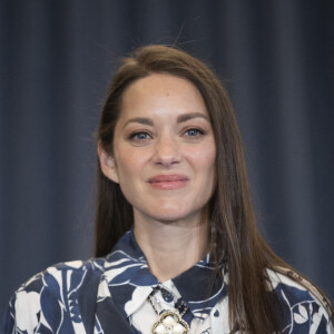 Marion Cotillard lors de la présentation de la pièce "Jeanne d'Arc au bûcher" au théâtre Royal à Madrid le 1er juin 2022. Les responsables du Théâtre Royal de Madrid ont décidé de confier à Marion Cotillard le rôle principal de Jeanne d'Arc au bûcher, l'oratorio d'Arthur Honegger, qui sera donné au mois de juin 2022. L'actrice oscarisée, appelée en remplacement d'une comédienne espagnole, connaît bien ce rôle qu'elle a déjà endossé en 2005, 2012 et 2015.