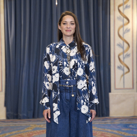 Marion Cotillard lors de la présentation de la pièce "Jeanne d'Arc au bûcher" au théâtre Royal à Madrid le 1er juin 2022. Les responsables du Théâtre Royal de Madrid ont décidé de confier à Marion Cotillard le rôle principal de Jeanne d'Arc au bûcher, l'oratorio d'Arthur Honegger, qui sera donné au mois de juin 2022. L'actrice oscarisée, appelée en remplacement d'une comédienne espagnole, connaît bien ce rôle qu'elle a déjà endossé en 2005, 2012 et 2015. 