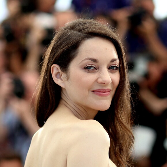 Marion Cotillard au photocall de "Brother And Sister (frère et soeur)" lors du 75ème Festival International du Film de Cannes, le 21 mai 2022. © Dominique Jacovides/Bestimage 