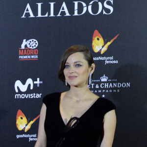 Marion Cotillard enceinte lors de la première de "Alliés" (Allied) au cinéma Callao à Madrid, Espagne, le 22 novembre 2016. 