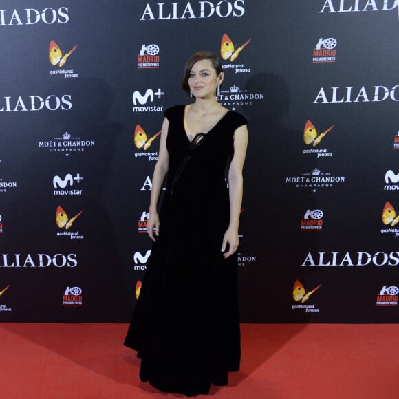 Marion Cotillard enceinte lors de la première de "Alliés" (Allied) au cinéma Callao à Madrid, Espagne, le 22 novembre 2016. 