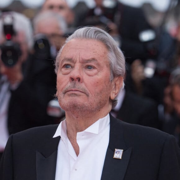 Alain Delon - Montée des marches du film "A Hidden Life" lors du 72ème Festival International du Film de Cannes.