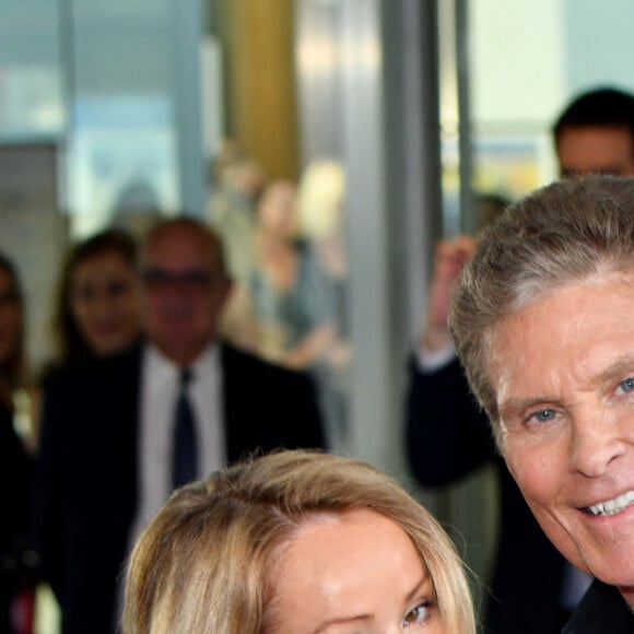 David Hasselhoff et sa femme Hayley Roberts au photocall de la cérémonie d'ouverture de la 61ème édition du Festival de Télévision de Monte-Carlo au Grimaldi Forum, à Monaco, le 17 juin 2022. © Bruno Bebert/Bestimage 