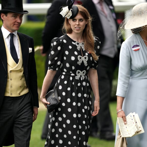 La Princesse Beatrice et Edoardo Mapelli Mozzi arrivent dans la processionroyale pour le 5ème jour du Royal Ascot. Ascot, UK, le 18 juin 2022. Photo by Aaron Chown/PA Wire/ABACAPRESS.COM