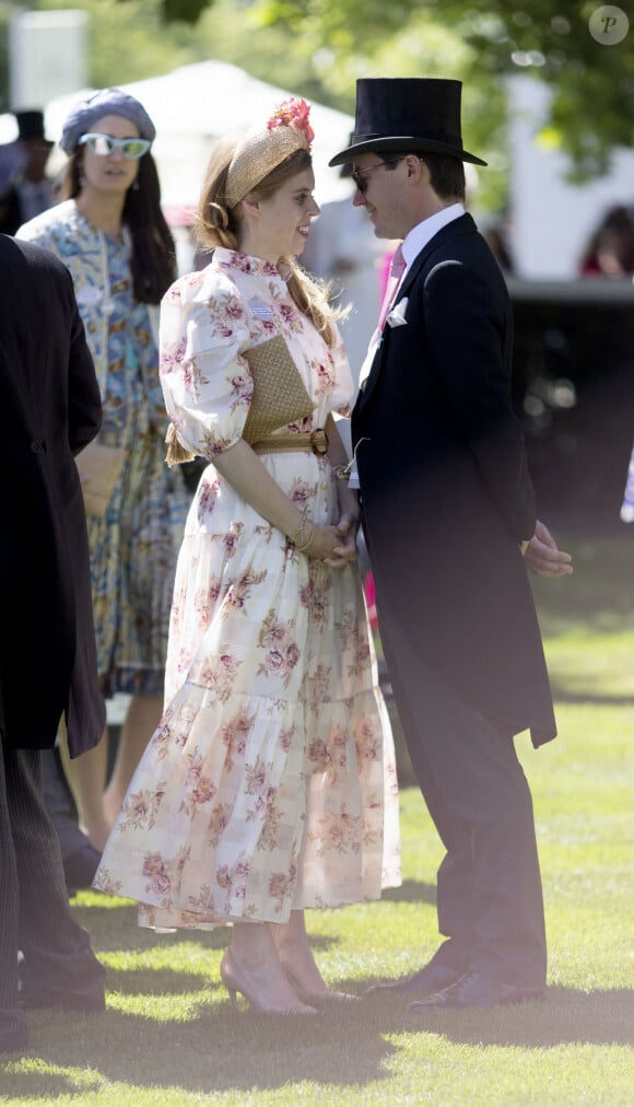 La princesse Beatrice d’York et son mari Edoardo Mapelli Mozzi lors du premier jour de la Royal Ascot 2022 à l'hippodrome d'Ascot dans le Berkshire, Royaume Uni, le 14 juin 2022. 