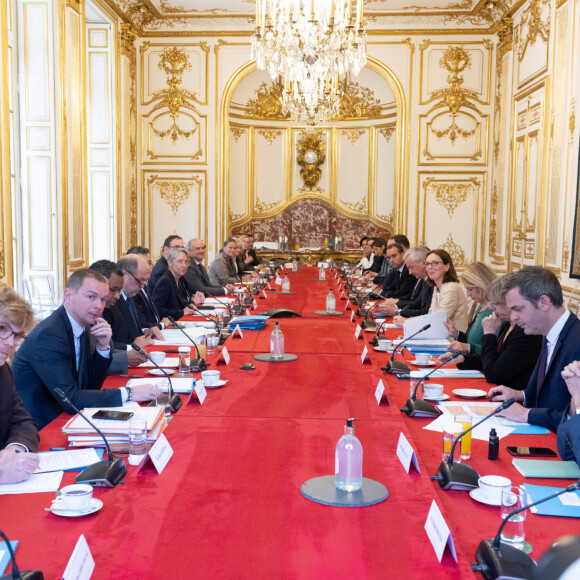 La Première ministre Élisabeth Borne réunit le gouvernement à Matignon pour "définir les feuilles de route des différents ministres et partager la méthode gouvernementale". Paris. © Jacques Wit / Pool / Bestimage 