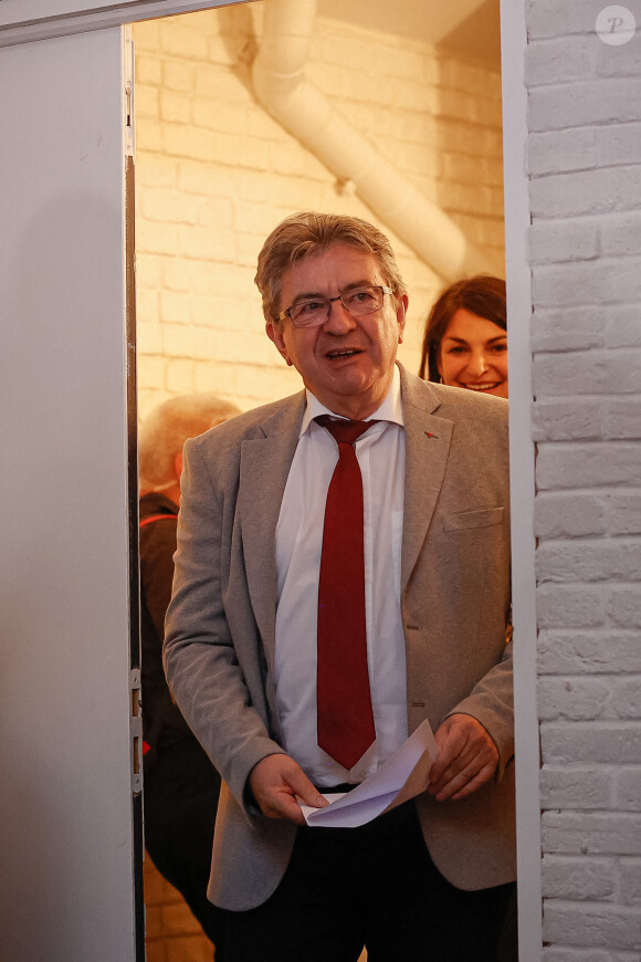 Jean-Luc Melenchon prononce un discours lors de la soirée électorale au siège de Nupes, à l'issue du premier tour des élections législatives françaises à Paris le 12 juin 2022. © Aurélien Morissard / Panoramic / Bestimage