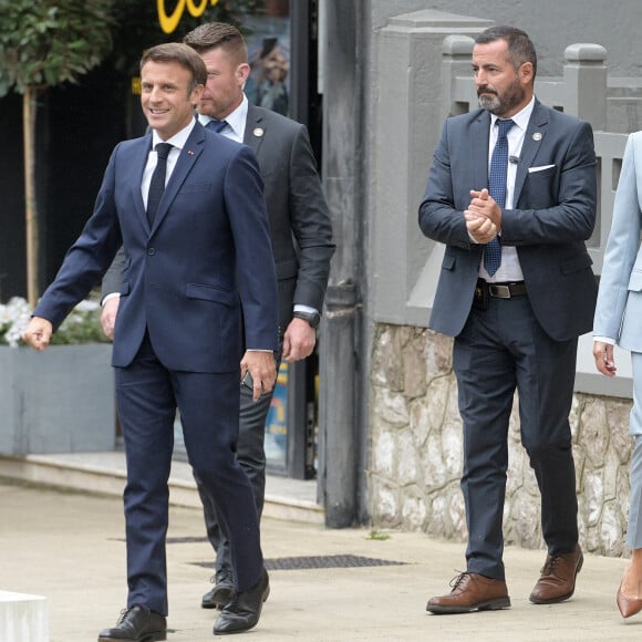 Le président de la République française, Emmanuel Macron et sa femme la Première Dame, Brigitte Macron ont voté pour le deuxième tour des élections législatives au Touquet, France, le 19 mai 2022. © Giancarlo Gorassini/Bestimage 