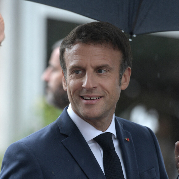 Le président de la République française, Emmanuel Macron et sa femme la Première Dame, Brigitte Macron ont voté pour le deuxième tour des élections législatives au Touquet, France, le 19 mai 2022. © Giancarlo Gorassini/Bestimage 