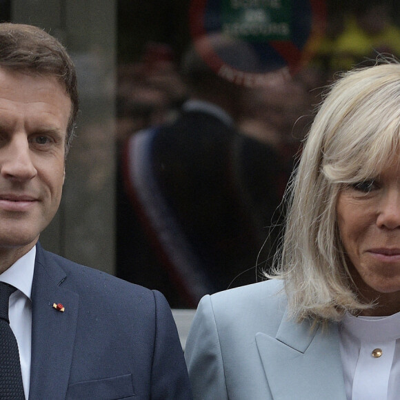 Le président de la République française, Emmanuel Macron et sa femme la Première Dame, Brigitte Macron ont voté pour le deuxième tour des élections législatives au Touquet, France, le 19 mai 2022. © Giancarlo Gorassini/Bestimage 