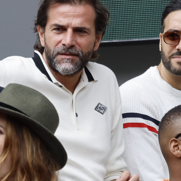 Grégory Fitoussi, Tarek Boudali dans les tribunes lors des Internationaux de France de Tennis de Roland Garros 2022 à Paris le 29 mai 2022. © Cyril Moreau/Bestimage