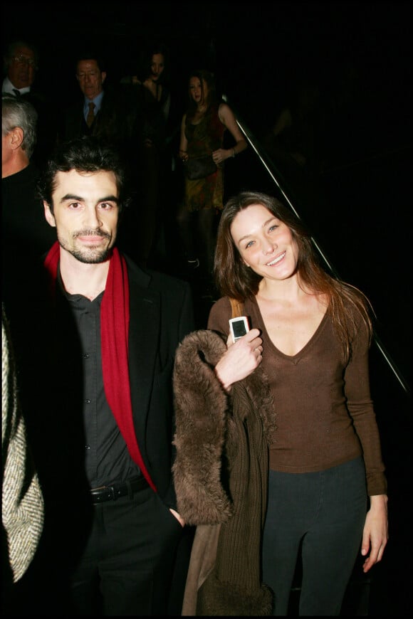 Carla Bruni et Rapahel Enthoven - Avant-première de Fauteuil d'orchestre, à Paris, en février 2006