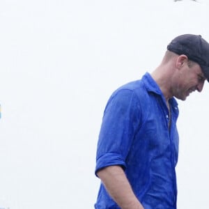 Le prince William, duc de Cambridge, et Catherine (Kate) Middleton, duchesse de Cambridge, assistent à bord d'un bateau de la Bahamas Platinum Jubilee Sailing Regatta à Montagu Bay, l'une des premières régates de voile aux Bahamas depuis le début de la pandémie, le septième jour de leur tournée dans les Caraïbes au nom de la reine pour marquer son jubilé de platine. Nassau, le 25 mars 2022. 