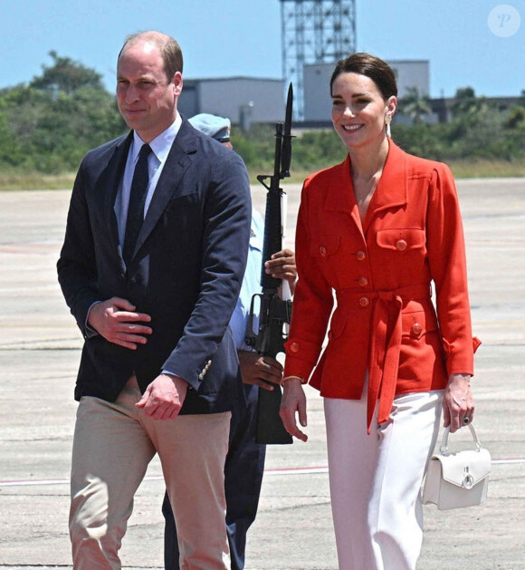 Le prince William, duc de Cambridge, et Catherine (Kate) Middleton, duchesse de Cambridge, quittent Belize après leur tournée dans les Caraïbes au nom de la reine pour marquer son jubilé de platine, le 22 mars 2022. 