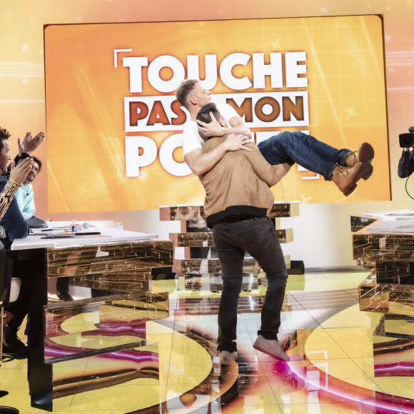 Raymond Aabou, Matthieu Delormeau - Sur le plateau de l'émission TPMP (Touche Pas à Mon Poste) présentée en direct par C.Hanouna le 01/02/22 en direct sur C8 - Paris le 01/02/22 © Jack Tribeca / Bestimage 