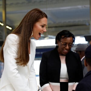 Catherine Kate Middleton, duchesse de Cambridge, et le prince William, duc de Cambridge lors de l'inauguration d'un monument à la gare de Waterloo pour célébrer le Windrush Day. le 22 juin 2022.