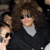 Whitney Houston et sa fille au téléphone en Corée du Sud le 3 février