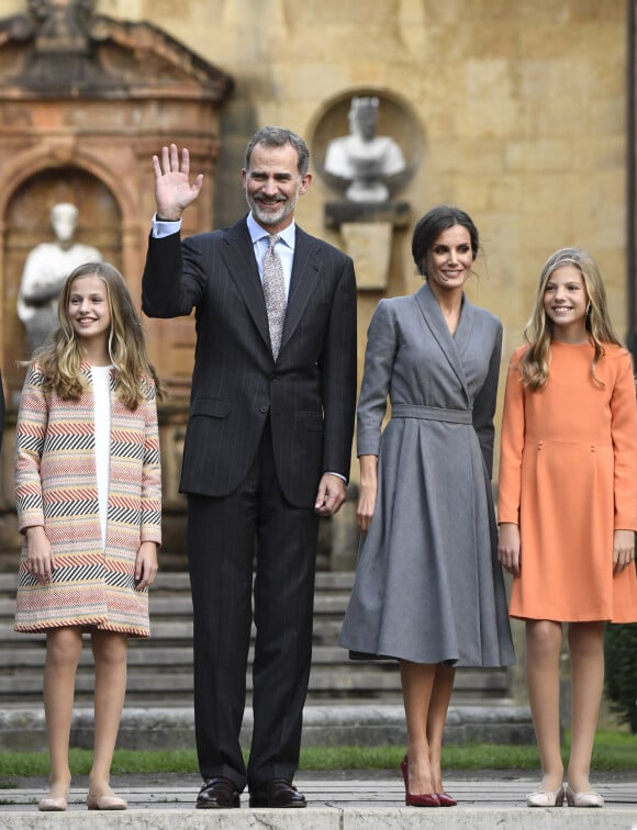 Le roi Felipe VI et la reine Letizia d'Espagne, avec leurs enfants les princesses Leonor et Sofia, arrivent à la 39ème édition de la cérémonie des "Princess of Asturias Awards" à Oviedo, le 17 octobre 2019. 