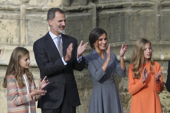 Le roi Felipe VI d'Espagne, la reine Letizia, la princesse Leonor, l'infante Sofia de bourbon - La famille royale d'Espagne arrive à la cérémonie des Princess of Asturias Awards à Oviedo le 17 octobre 2019. 