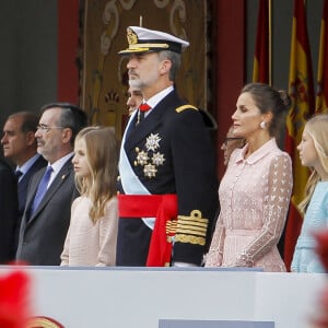 Le roi Felipe VI d'Espagne, la reine Letizia, la princesse Sofia et la princesse Leonor - La famille royale d'Espagne assiste à la parade militaire puis à la réception au palais royal le jour de la fête nationale espagnole à Madrid le 12 octobre 2019 