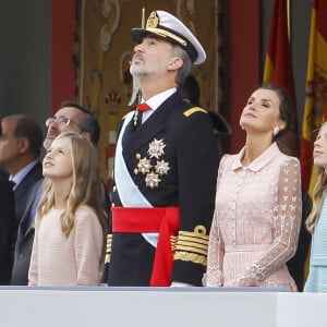 Le roi Felipe VI d'Espagne, la reine Letizia, la princesse Sofia et la princesse Leonor - La famille royale d'Espagne assiste à la parade militaire puis à la réception au palais royal le jour de la fête nationale espagnole à Madrid le 12 octobre 2019 