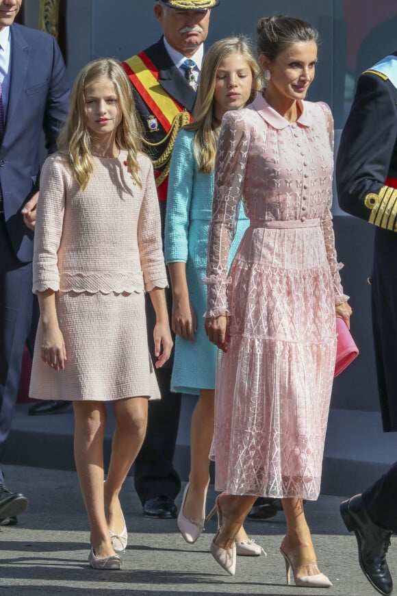 Le roi Felipe VI, la reine Letizia et leurs filles l'infante Sofia et la princesse Leonor - La famille royale d'Espagne assiste à la parade militaire le jour de la fête nationale espagnole à Madrid, le 12 octobre 2019. 