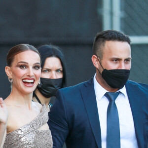 Natalie Portman change de tenue entre son apparition dans l'émission "Jimmy Kimmel Live" et la première de "Thor: Love and Thunder" à Hollywood. Le 23 juin 2022.