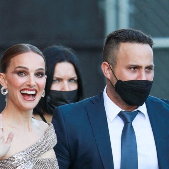 Natalie Portman change de tenue entre son apparition dans l'émission "Jimmy Kimmel Live" et la première de "Thor: Love and Thunder" à Hollywood. Le 23 juin 2022.