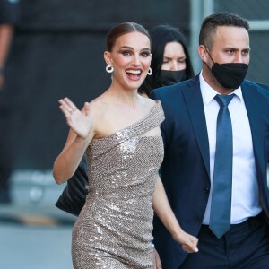 Natalie Portman change de tenue entre son apparition dans l'émission "Jimmy Kimmel Live" et la première de "Thor: Love and Thunder" à Hollywood. Le 23 juin 2022.