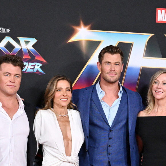 Samantha Hemsworth, Luke Hemsworth, Elsa Pataky, Chris Hemsworth, Leonie Hemsworth et Craig Hemsworth - Première du film "Thor: Love and Thunder" à Los Angeles, le 23 juin 2022.