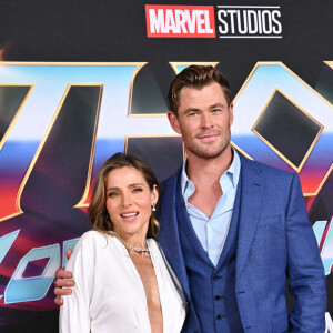 Elsa Pataky et Chris Hemsworth - Première du film "Thor: Love and Thunder" à Los Angeles, le 23 juin 2022.