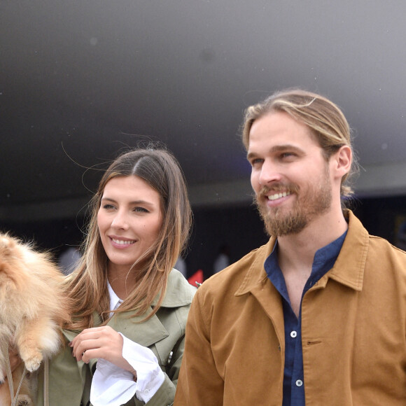 Camille Cerf (Miss France 2015 et Ambassadrice du LGCT-LPEJ 2022), son compagnon Théo Fleury et le chien Romeo - 8ème édition du "Longines Paris Eiffel Jumping" au Champ de Mars à Paris, le 25 juin 2022. © Perusseau/Gorassini/Tribeca/Bestimage