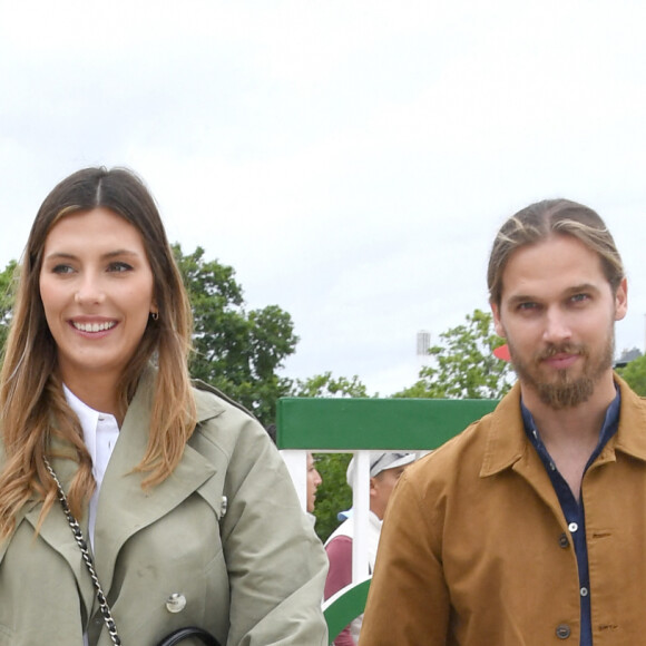 Camille Cerf (Miss France 2015 et Ambassadrice du LGCT-LPEJ 2022), son compagnon Théo Fleury et le chien Romeo - 8ème édition du "Longines Paris Eiffel Jumping" au Champ de Mars à Paris, le 25 juin 2022. © Perusseau/Gorassini/Tribeca/Bestimage