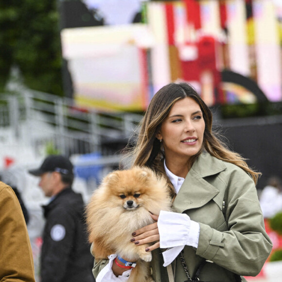 Camille Cerf (Miss France 2015 et Ambassadrice du LGCT-LPEJ 2022), son compagnon Théo Fleury et le chien Romeo - 8ème édition du "Longines Paris Eiffel Jumping" au Champ de Mars à Paris, le 25 juin 2022. © Jean-Baptiste Autissier/Panoramic/Bestimage