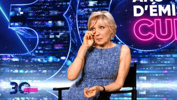 Evelyne Dhéliat rend hommage à Catherine Laborde dans "30 ans d'émissions cultes", sur TF1.