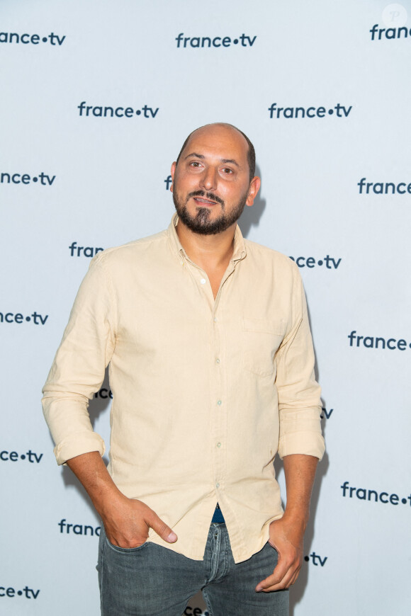 Karim Rissouli lors du photocall dans le cadre de la conférence de presse de France Télévisions au Pavillon Gabriel à Paris, France, le 24 août 2021. © Pierre Perusseau/Bestimage