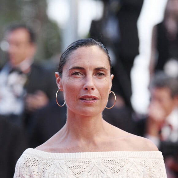 Alessandra Sublet à la montée des marches du film "Mascarade" lors du 75ème Festival International du Film de Cannes, France, le 27 mai 2022. © Rachid Bellak/Bestimage