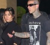 Exclusif - Kourtney Kardashian et son mari Travis Barker avec des amis à la sortie du restaurant "Nobu" à Los Angeles, le 1er juin 2022. 