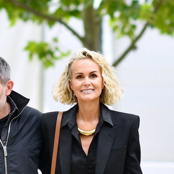 Exclusif - Laeticia Hallyday et son compagnon Jalil Lespert quittent le Longines Paris Eiffel Jumping où ils sont venus déjeuner en famille le 26 juin 2022 © Perusseau / Gorassini / Tribeca / Bestimage