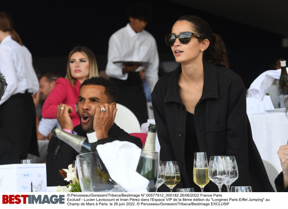 Exclusif - Lucien Laviscount et Iman Pérez dans l'Espace VIP de la 8ème édition du "Longines Paris Eiffel Jumping" au Champ de Mars à Paris, le 26 juin 2022. © Perusseau/Gorassini/Tribeca/Bestimage