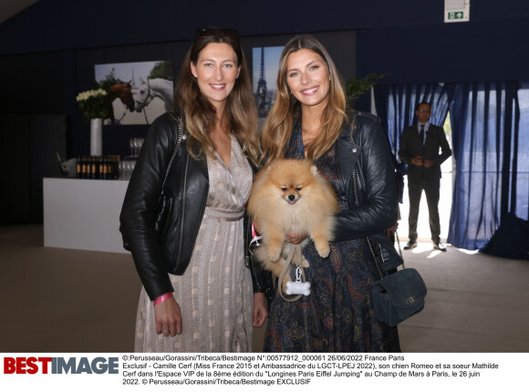 Exclusif - Camille Cerf (Miss France 2015 et Ambassadrice du LGCT-LPEJ 2022), son chien Romeo et sa soeur Mathilde Cerf dans l'Espace VIP de la 8ème édition du "Longines Paris Eiffel Jumping" au Champ de Mars à Paris, le 26 juin 2022. © Perusseau/Gorassini/Tribeca/Bestimage