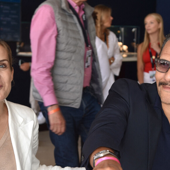 Exclusif - Melita Toscan du Plantier et Roshdy Zem dans l'Espace VIP de la 8ème édition du "Longines Paris Eiffel Jumping" au Champ de Mars à Paris, le 26 juin 2022. © Perusseau/Gorassini/Tribeca/Bestimage