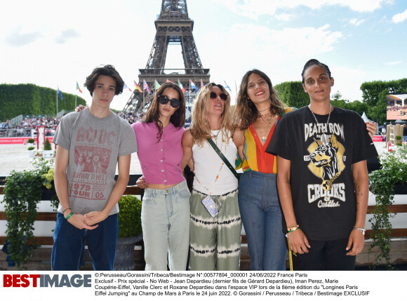 Exclusif - Jean Depardieu (dernier fils de Gérard Depardieu), Iman Perez, Marie Coupérie-Eiffel, Vanille Clerc et Roxane Depardieu dans l'espace VIP lors de la 8ème édition du "Longines Paris Eiffel Jumping" au Champ de Mars à Paris le 24 juin 2022. © Gorassini / Perusseau / Tribeca / Bestimage