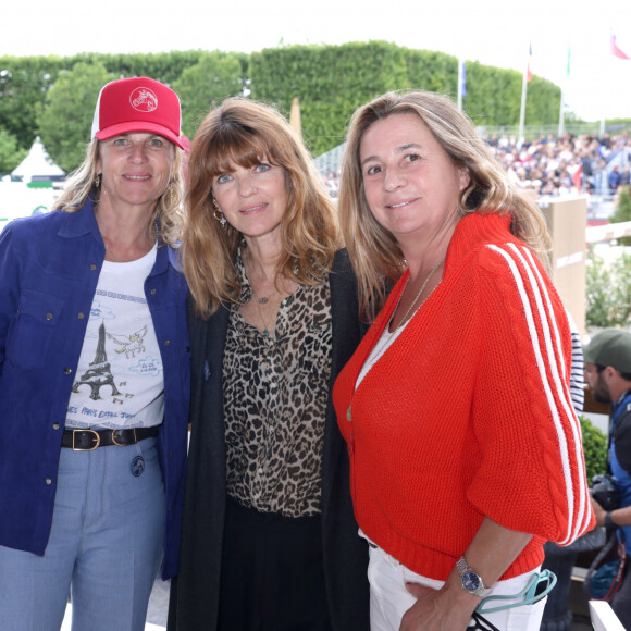 Exclusif - Virginie Coupérie-Eiffel, Gwendoline Hamon et Coco Coupérie-Eiffel dans l'Espace VIP de la 8ème édition du "Longines Paris Eiffel Jumping" au Champ de Mars à Paris, le 25 juin 2022. © Perusseau/Gorassini/Tribeca/Bestimage