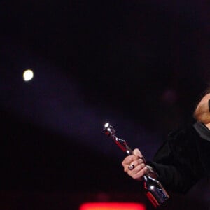 La chanteuse Adele a remporté le prix du meilleur album, de la chanson de l'année et d'artiste de l'année lors de la cérémonie des Brit Awards 2022 à L'O2 à Londres le 8 février 2022. 