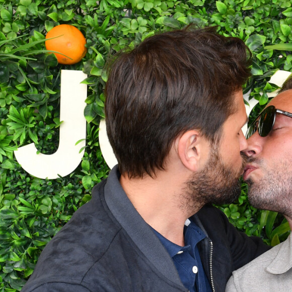 Christophe Beaugrand, son mari Ghislain Gerin et leur fils Valentin - 5 ans de la marque Joone, sur la péniche La Barge à Issy-les-Moulineaux. Paris, le 30 juin 2022. © Veeren / Bestimage